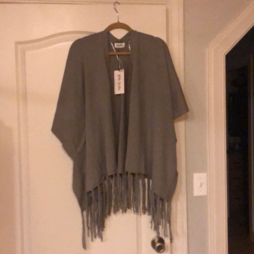 Grey cape, NWT